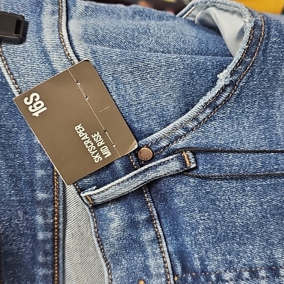 Express Skyscraper Mid Rise Jeans - Picture 3 of 6